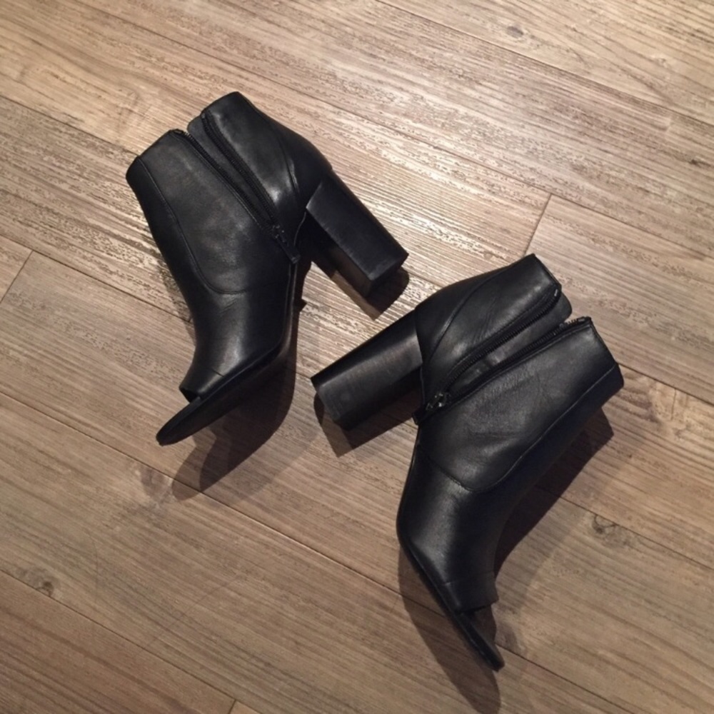 Vince ankle booties